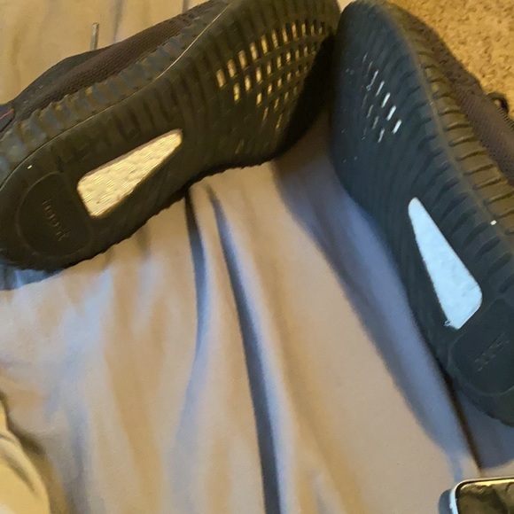 adidas Yeezy Boost 350 v2 black non reflective - Picture 2 of 3